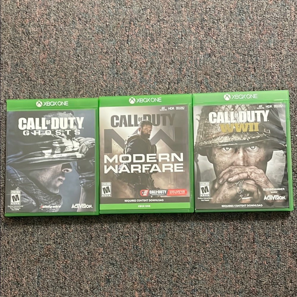 Call of Duty Xbox One Game Bundle - Green Cases